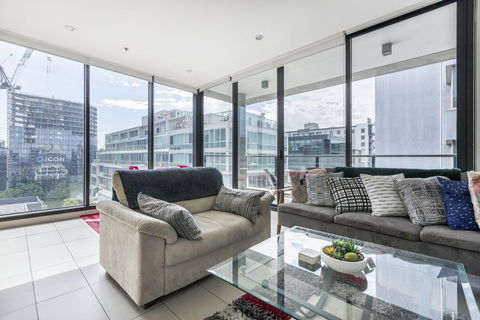 LIGHT, AIRY, SPACIOUS QUEENS ROAD APARTMENT - Lennox Head Accommodation 0