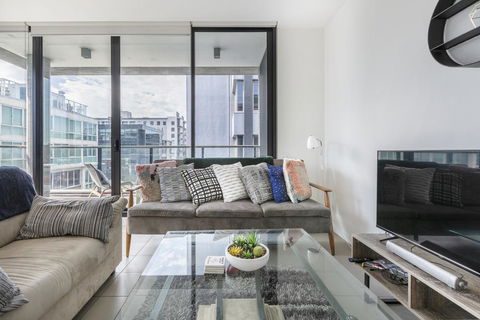 LIGHT, AIRY, SPACIOUS QUEENS ROAD APARTMENT - Lennox Head Accommodation 2
