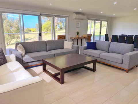 Luxury 3BR Home With KING Bed Metung - Lennox Head Accommodation 0