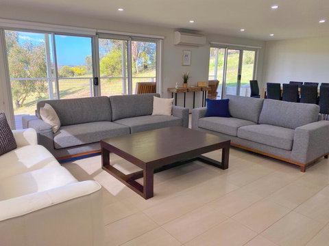 Luxury 3BR Home With KING Bed Metung - Lennox Head Accommodation 3