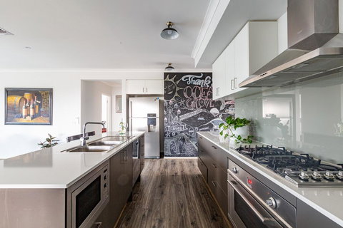 Luxury Escape In Ocean Grove - Lennox Head Accommodation 1