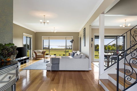 LUXURY WATERFRONT FAMILY HOME-TASMANIA (I)-L'Abode - Lennox Head Accommodation 0