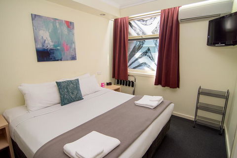 Miami Hotel Melbourne - Lennox Head Accommodation 1
