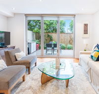 Modern apartment with large courtyard and short walk to Bondi Beach - Lennox Head Accommodation