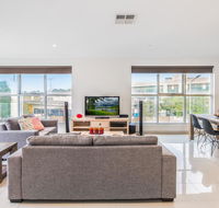 Modern Unit With Balconies Near Melbourne Airport - Lennox Head Accommodation