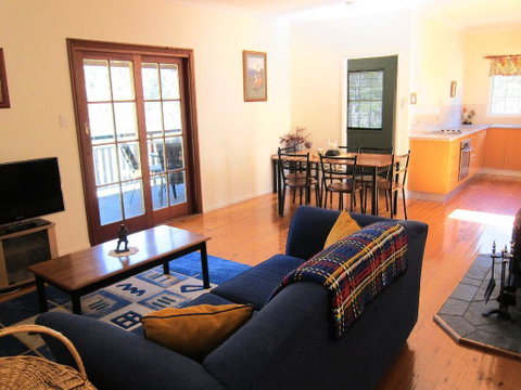 Neds Cabin - Lennox Head Accommodation 3
