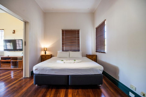 Captain Stirling Hotel - Lennox Head Accommodation 1