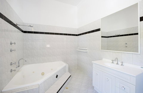 Captain Stirling Hotel - Lennox Head Accommodation 9