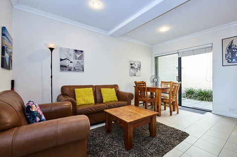 Fremantle Townhouse U/5 - Lennox Head Accommodation 3