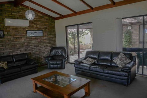 Geraldton Holliday Villas - Lennox Head Accommodation 7