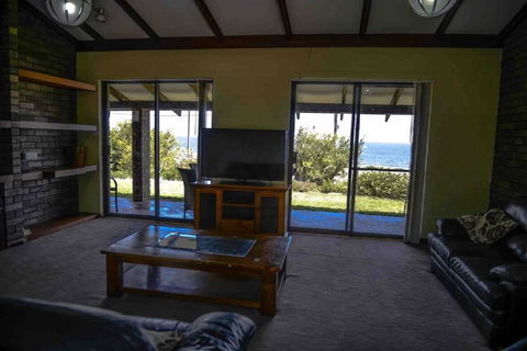 Geraldton Holliday Villas - Lennox Head Accommodation 10