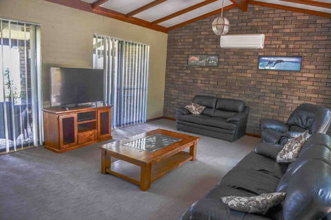 Geraldton Holliday Villas - Lennox Head Accommodation 8