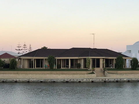 LA ANCHOR ON THE CANALS (MANDURAH) - Lennox Head Accommodation 16