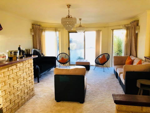 LA ANCHOR ON THE CANALS (MANDURAH) - Lennox Head Accommodation 1
