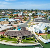 LA ANCHOR ON THE CANALS MANDURAH - Lennox Head Accommodation