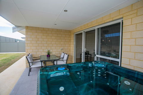 Indian Ocean Retreat - Lennox Head Accommodation 12
