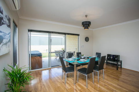 Indian Ocean Retreat - Lennox Head Accommodation 3