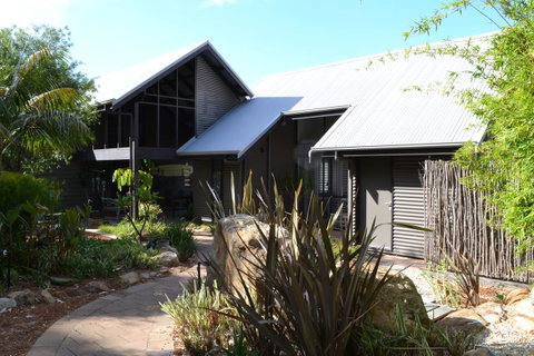 DESIGNER'S STUDIO - Lennox Head Accommodation 13
