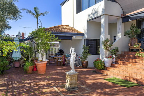 Como Executive Apartment - Lennox Head Accommodation 16