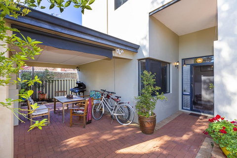 Como Executive Apartment - Lennox Head Accommodation 2