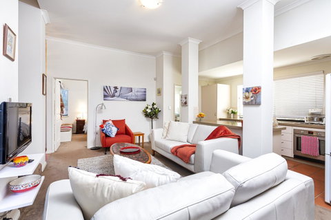 Como Executive Apartment - Lennox Head Accommodation 5