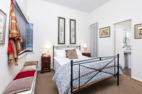 Como Executive Apartment - Lennox Head Accommodation 6