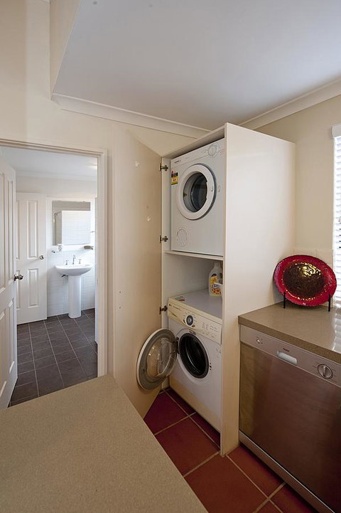 Como Executive Apartment - Lennox Head Accommodation 14