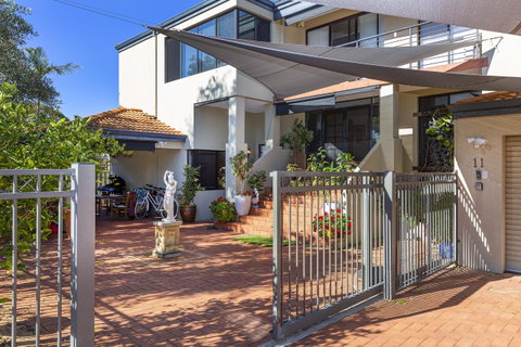 Como Executive Apartment - Lennox Head Accommodation 1