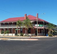 The Palace Hotel - Lennox Head Accommodation