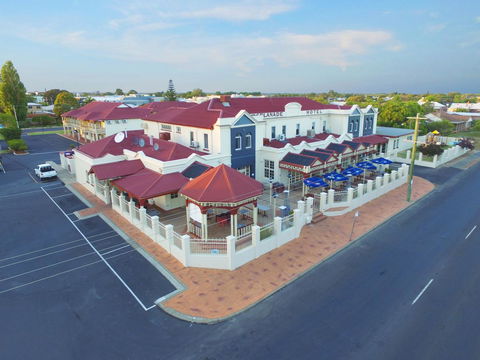 Esplanade Hotel Busselton - Lennox Head Accommodation 13
