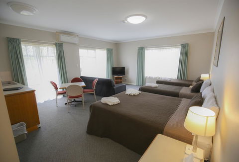 Esplanade Hotel Busselton - Lennox Head Accommodation 35