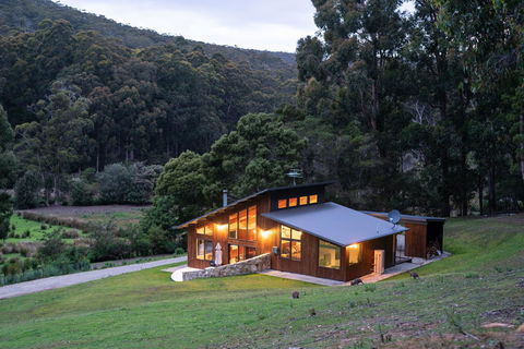 Adventure Bay Retreat Bruny Island - Lennox Head Accommodation 2
