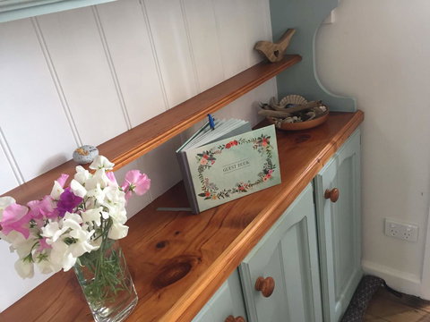 Driftwood-Cottage - Lennox Head Accommodation 6