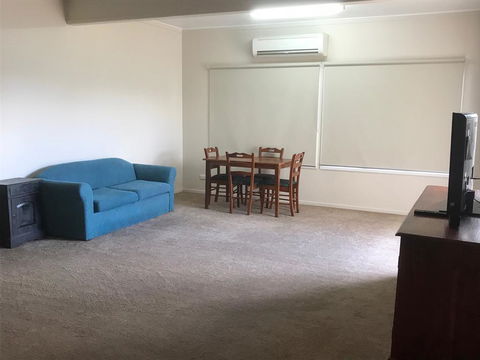 O'Shea's Royal Hotel - Lennox Head Accommodation 1