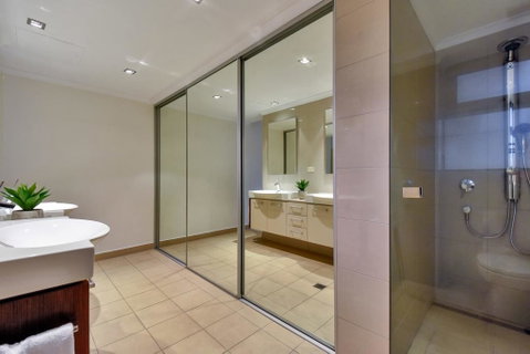 Oceana Darwin Central Oceanfront 3 Bedroom 2 Lounge Room Pool Gym Tennis Court Sleeps 9 - Lennox Head Accommodation 3