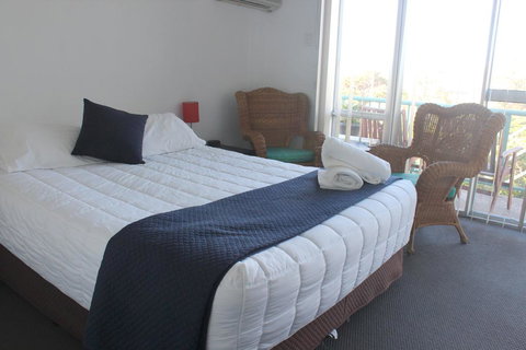 Oceanside Hawks Nest - Lennox Head Accommodation 3