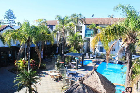 Oceanside Hawks Nest - Lennox Head Accommodation 1