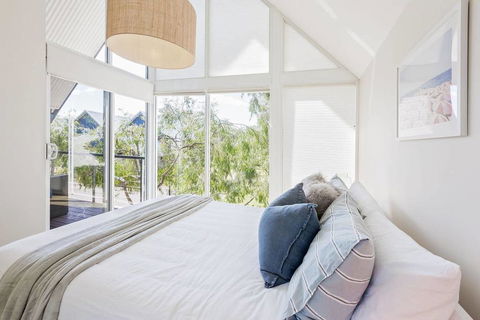 ON THE BEACH - Villa Over The Road From The Beach - Lennox Head Accommodation 0