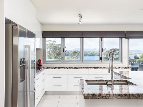 Paradise Point - Tamar Valley 14 Persons Residence With Pool - Lennox Head Accommodation 3