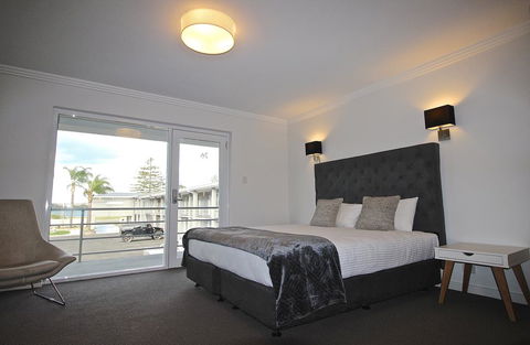 Quays Hotel - Lennox Head Accommodation 1