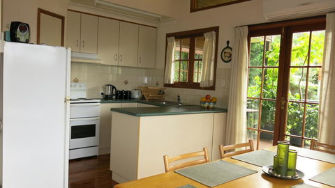 Ravensbourne Escape - Cedar Lodge - Lennox Head Accommodation 1