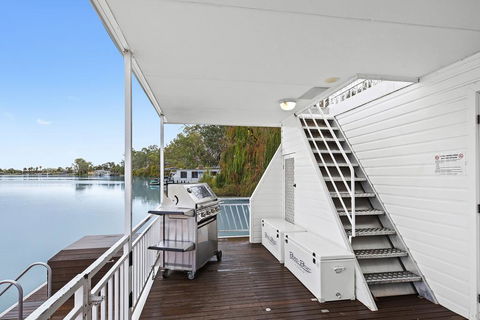 Renmark River Villas And Boats & Bedzzz - Lennox Head Accommodation 2