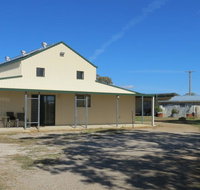 RETRO FUNNY FARM - Lennox Head Accommodation