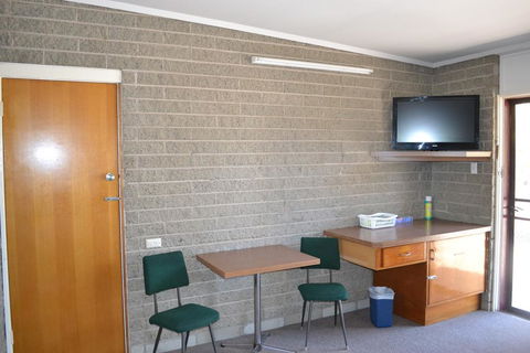 Shamrock Hotel Motel Balranald - Lennox Head Accommodation 3