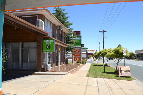 Shamrock Hotel Motel Balranald - Lennox Head Accommodation 0