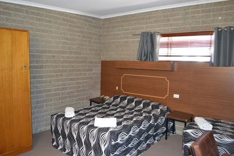 Shamrock Hotel Motel Balranald - Lennox Head Accommodation 2