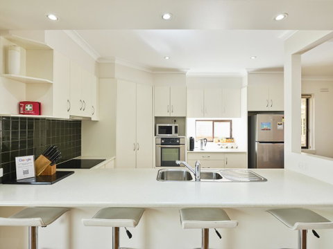Skymirror Villa - Lennox Head Accommodation 1