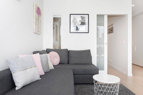 South Yarra City View Apartment With Car Park, Amazon Alexa, Spotify, Netflix, And WiFi - Lennox Head Accommodation 3