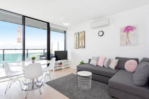 South Yarra City View Apartment With Car Park, Amazon Alexa, Spotify, Netflix, And WiFi - Lennox Head Accommodation 1