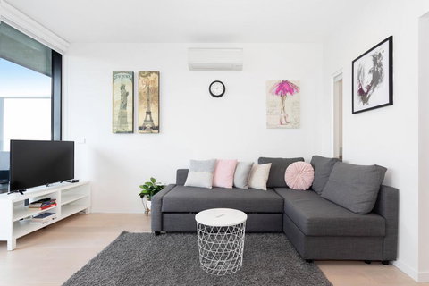 South Yarra City View Apartment With Car Park, Amazon Alexa, Spotify, Netflix, And WiFi - Lennox Head Accommodation 2